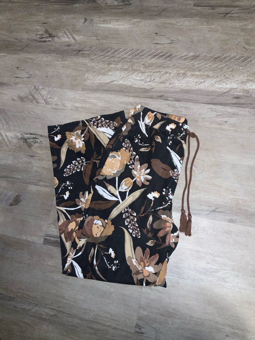 (Bin 34) Joie, Black Floral Pants with Brown & Cream Accents, Size M